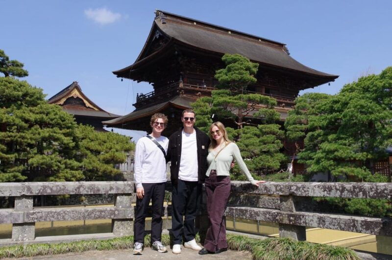 make-oyaki-dumplings-walk-around-zenkoji-temple-in-nagano