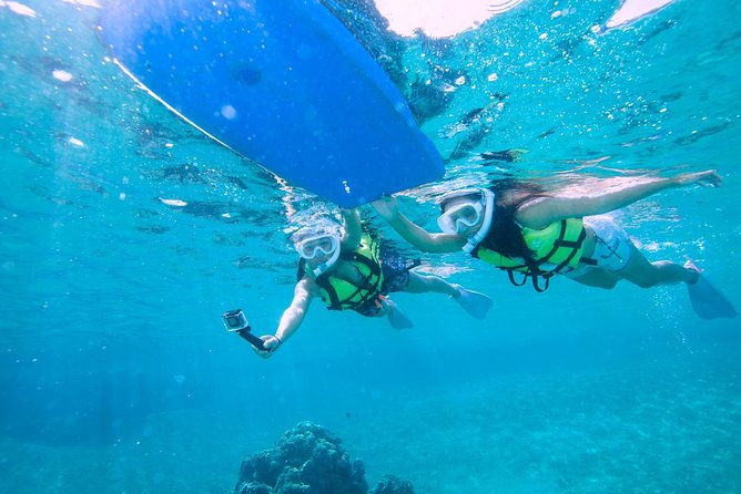 miyakojima-snorkel-tour-to-swim-with-sea-turtles