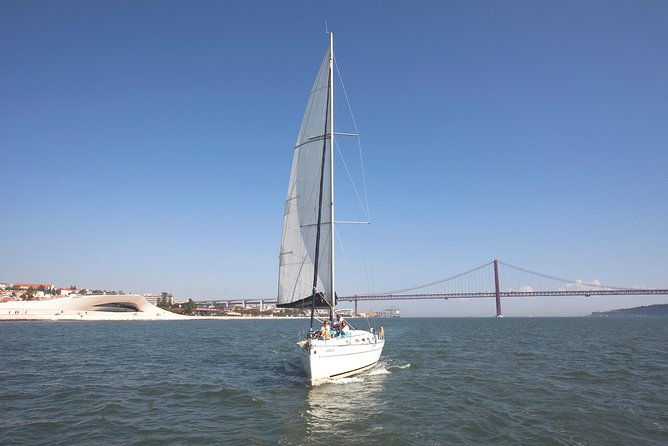 morning-sailing-tour-in-tagus-river-from-lisbon