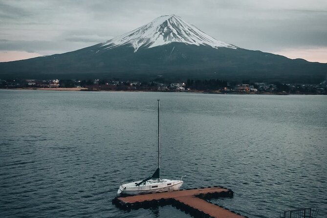 mt-fuji-and-lake-kawaguchi-day-trip-with-private-car