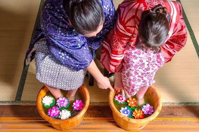 osaka-aroma-massage-with-bamboo-stick-at-the-temple