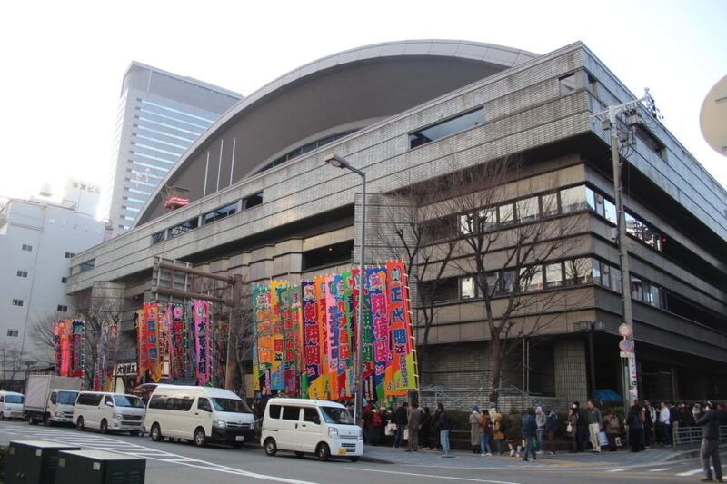 osaka-sumo-wrestling-tournament-with-chair-seat-tickets
