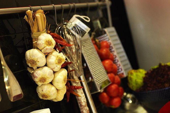 paella-cooking-class-las-ramblas-boqueria-market-in-barcelona