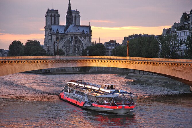 paris-seine-river-dinner-cruise-with-live-music-by-bateaux-mouches