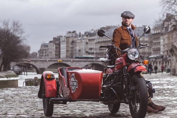 paris-vintage-private-city-tour-on-a-sidecar-motorcycle