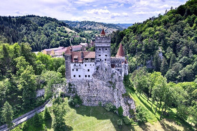 peles-castle-bran-castle-rasnov-fortresssinaia-monastery-tour-from-brasov