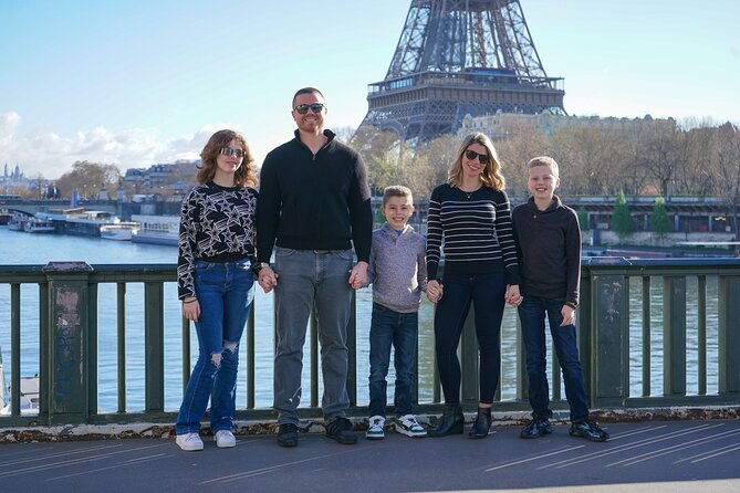 photo-session-in-paris-photographer-at-the-eiffel-tower