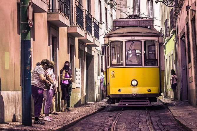 photograph-lisbon-walking-with-a-local-photographer
