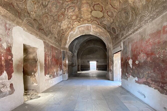 pompeii-small-group-with-an-archaeologist-and-skip-the-line