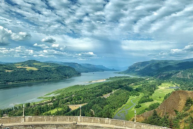 portland-sightseeing-tour-including-columbia-gorge-waterfalls