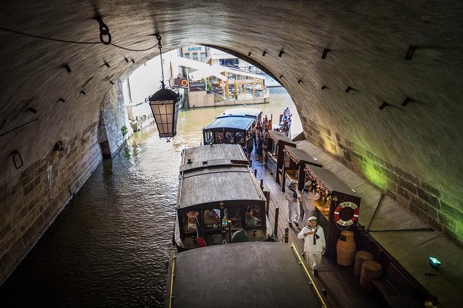prague-castle-and-canal-river-boat-tour