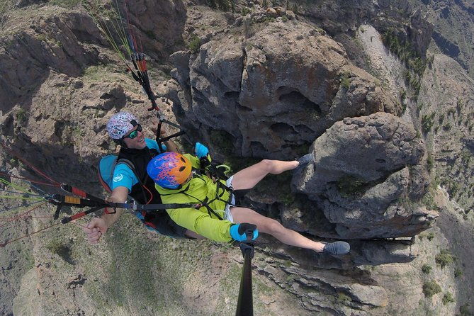 premium-paragliding-in-tenerife-with-the-best-staff-of-pilots-emotion-and-safety