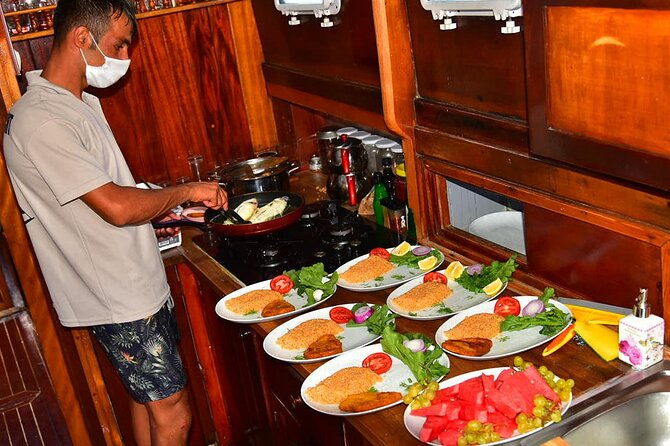 private-6-hour-boat-tour-with-lunch-in-bodrum-bays