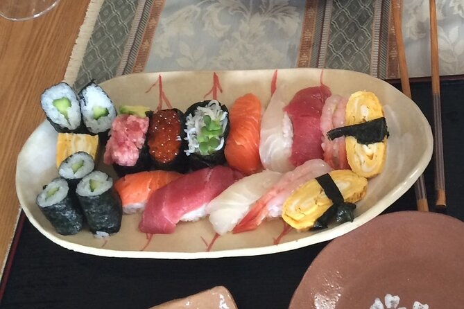 private-authentic-sushi-cooking-class-in-tokyo-with-hiroko
