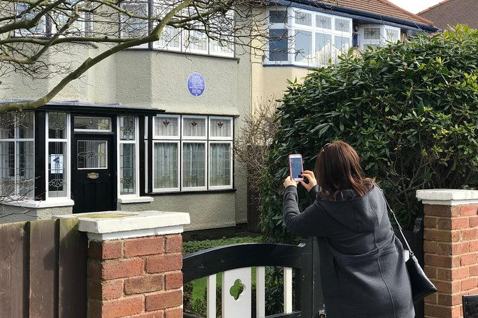 private-beatles-car-tour-penny-lane-strawberry-field-childhood-homes