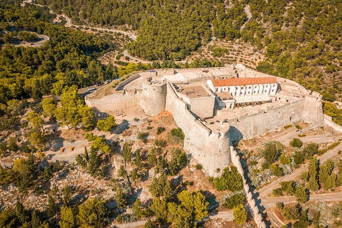 private-blue-cave-and-hvar-5-islands-tour