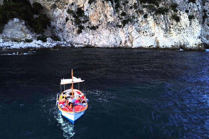 private-boat-experience-experience-the-sea-of-capri-at-its-best-4-hours