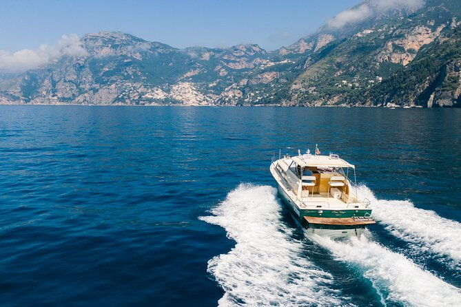 private-boat-tour-along-the-amalfi-coast-or-capri