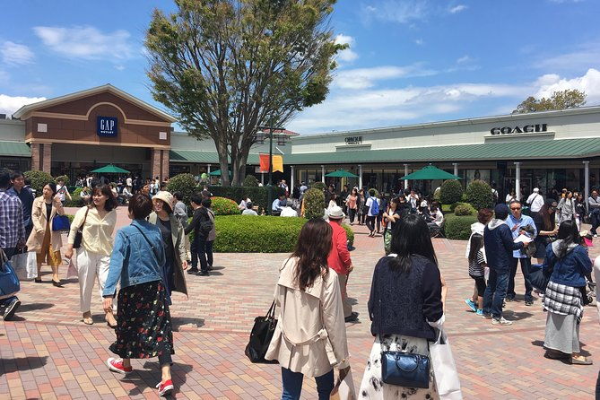 private-car-mt-fuji-and-gotemba-outlet-in-one-day-from-tokyo