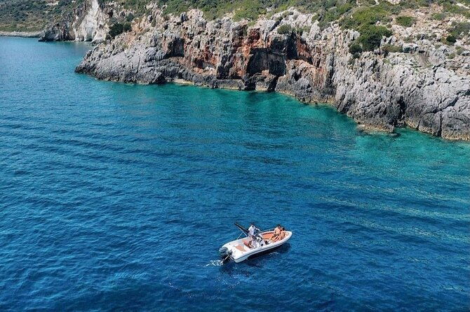 private-day-tour-to-shipwreck-and-blue-caves-by-boat-in-zakynthos