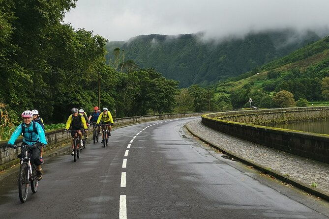 private-e-bike-tour-on-sete-cidades-volcanos-rim-with-lake-view