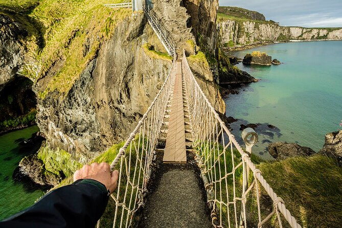 private-giants-causeway-coastal-tour-from-belfast-in-luxury-mercedes