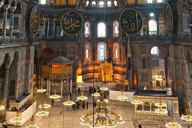 private-half-day-shore-excursion-hagia-sophia-hippodrome-blue-mosque-and-grand-bazaar-from-istanbul