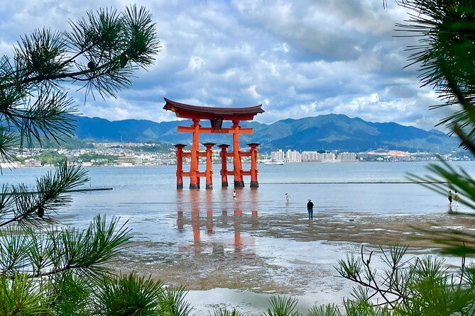 private-hiroshima-and-miyajima-tour-with-local