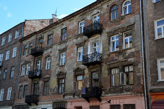 private-historical-tour-of-warsaw-by-a-retro-fiat-with-pickup
