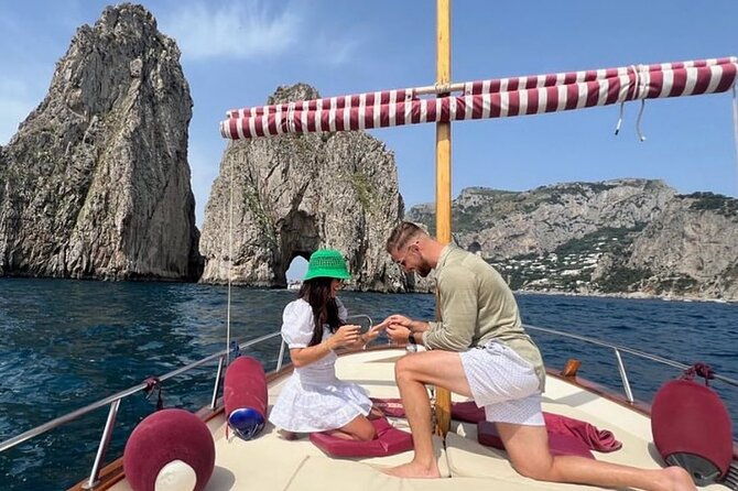 private-island-of-capri-boat-tour-for-couples