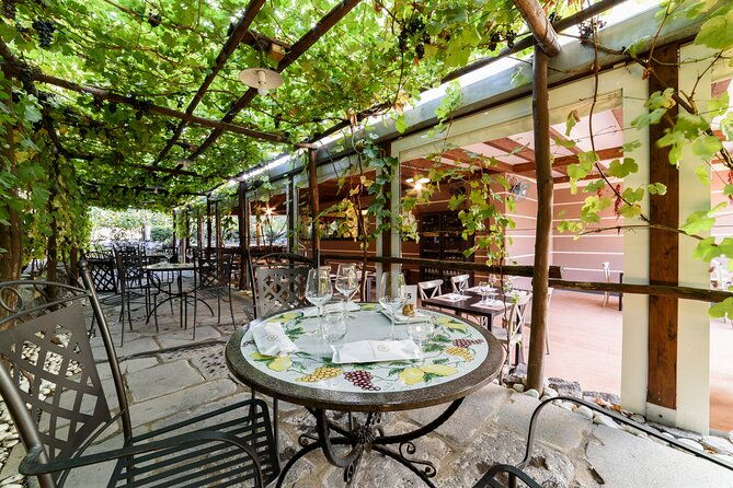 private-pompeii-wine-tasting-with-lunch