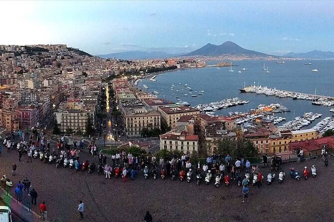 private-sightseeing-tour-in-naples-by-vespa