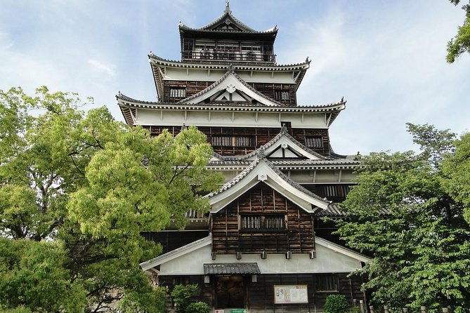 private-sightseeing-walking-tour-in-hiroshima-with-a-guide