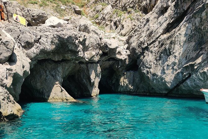 private-tour-in-a-typical-capri-boat