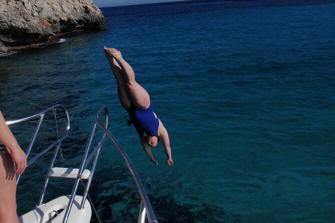 private-tour-of-4-hours-at-sunset-through-the-coves-of-mallorca
