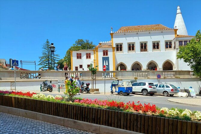 private-tour-sintra-palaces-and-mountain-tuk-tuk2-to-6-people