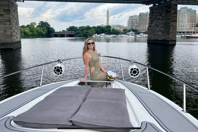 private-yacht-tour-along-washington-dc-waterfront