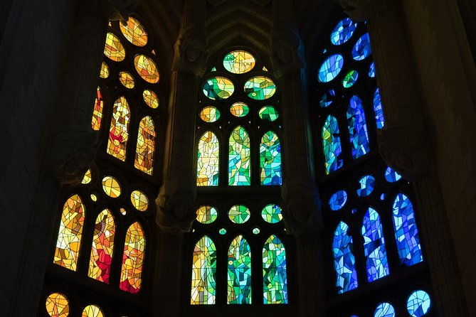 sagrada-familia-small-group-tour-with-skip-the-line-ticket