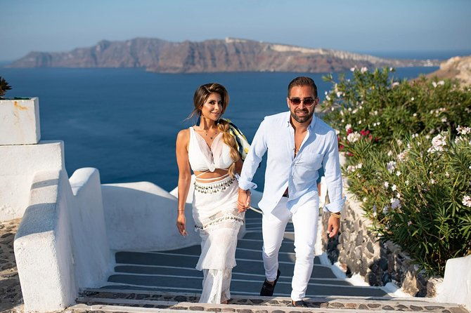 santorini-walking-tour-with-a-personal-photographer