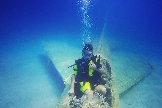 scuba-diving-in-mig-21-wreck