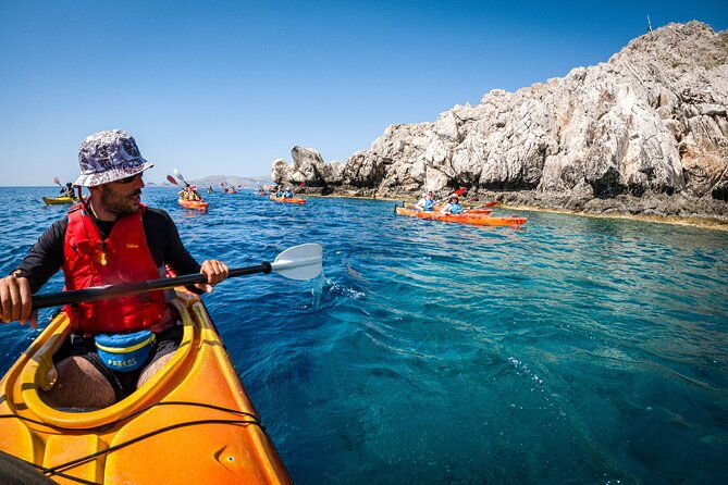 sea-kayaking-tour-red-sand-beach-south-pirates-route