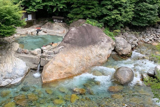 shirakawagounesco-world-heritage-onsen-hiking-1day-tour