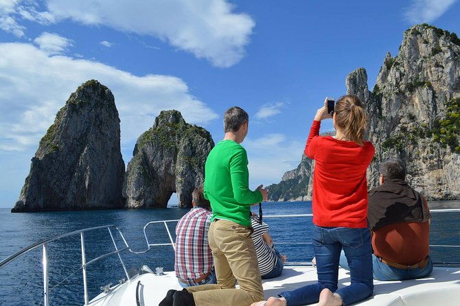 small-group-day-boat-tour-to-capri
