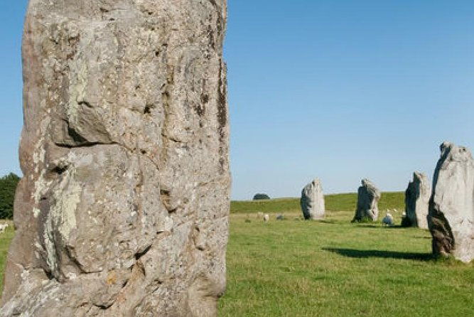 small-group-day-trip-to-stonehenge-glastonbury-and-avebury-from-london