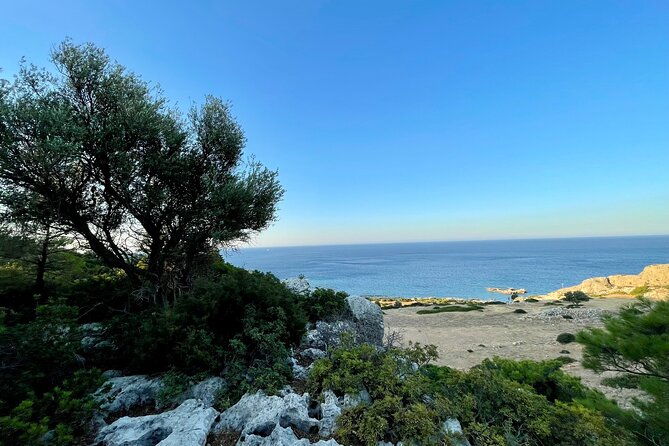 small-group-hiking-from-pefkos-to-navarone-bay-at-sunrise