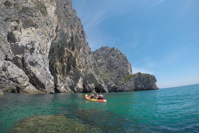 small-group-kayak-tour-along-sesimbra-arrabida-natural-park
