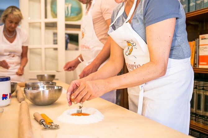 small-group-pasta-and-tiramisu-class-in-venice