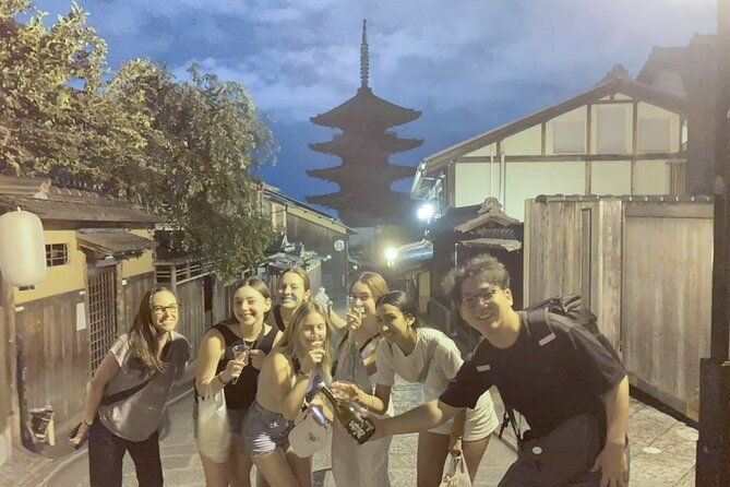 small-group-walking-tour-in-gion-at-night-with-sake-in-hand