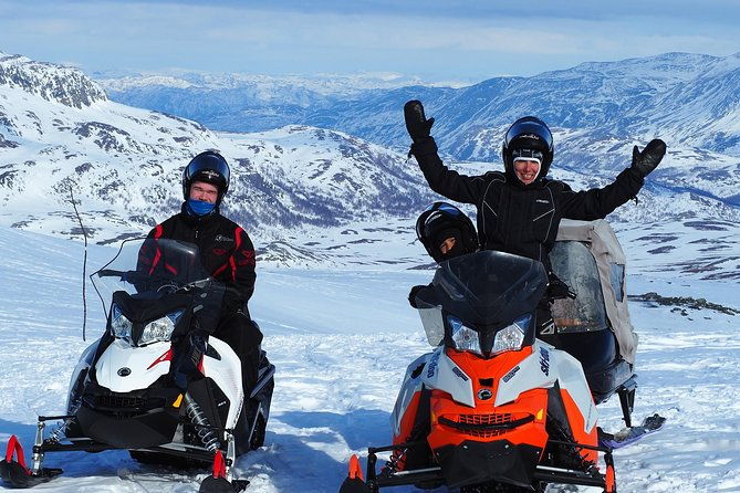 snowmobile-safari-in-the-mountain-plateau-of-finnmarksvidda