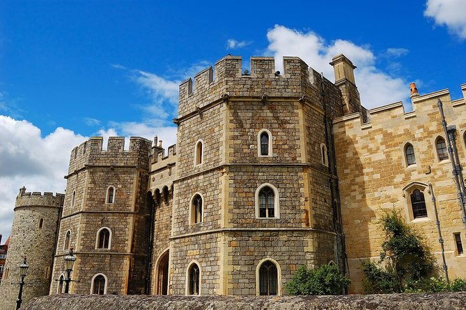 stonehenge-windsor-castle-and-bath-with-pub-lunch-in-lacock